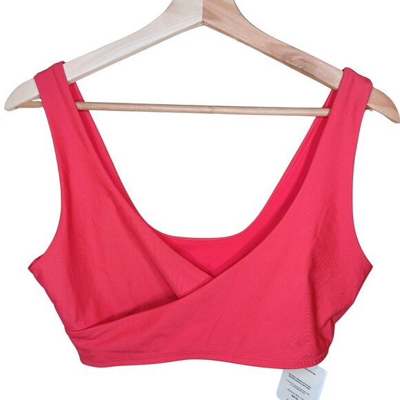 Fabletics Low-Impact Crossover Sports Bra Strawberry Red Medium NWT - Picture 2 of 6